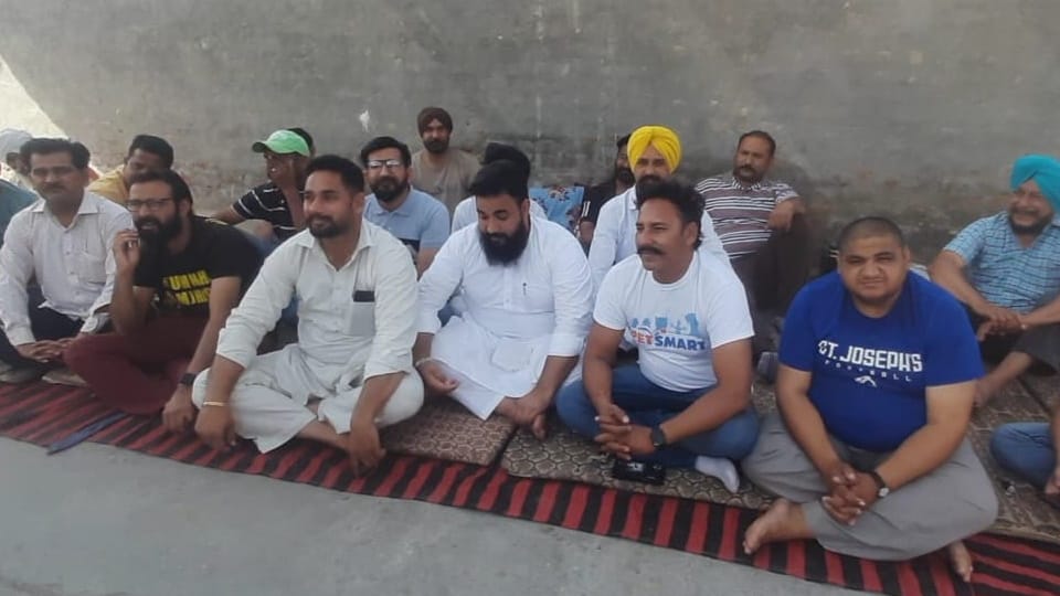 Aam Aadmi Party suspended three of its leaders for protesting against Minister Dr. Baljit Kaur in Malout