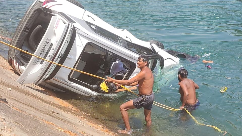 Ropar: Car fell in Bhakra canal after collision with bus, five died
