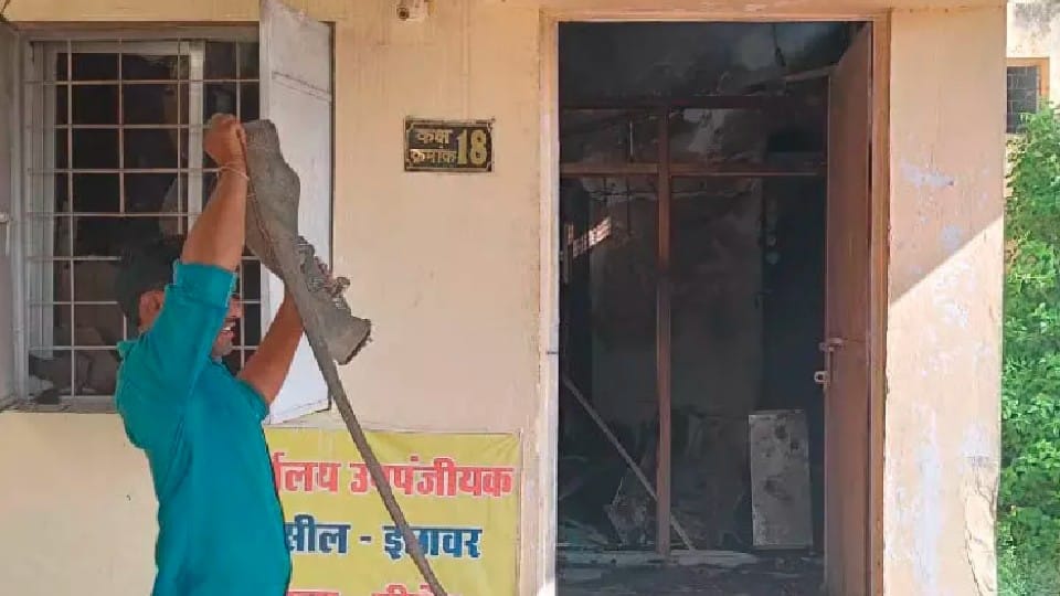 Sehore: fire in registrar's office, important documents related to land burnt down, police engaged in investigation