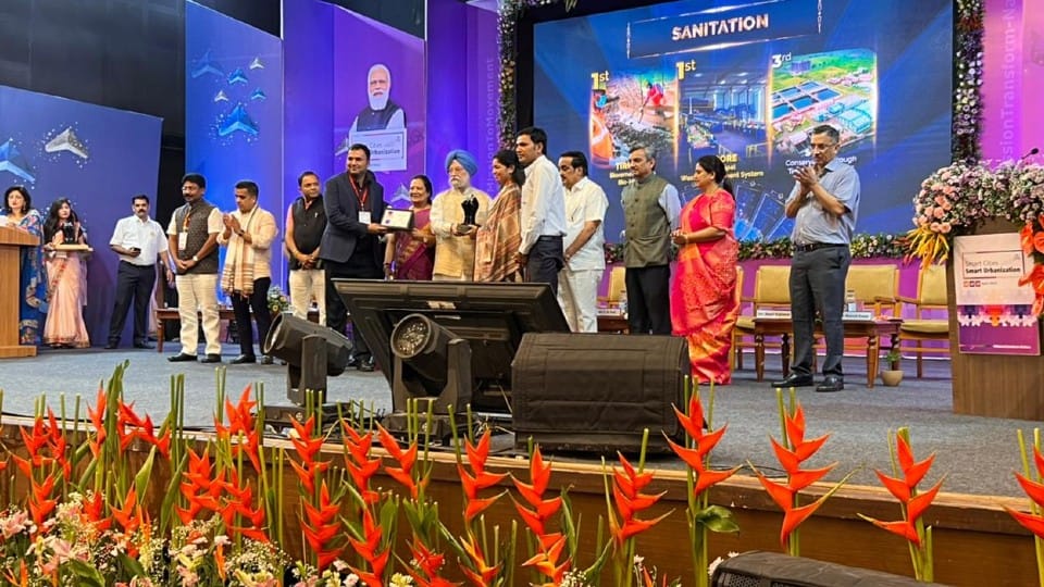 Indore: Indore, the cleanest city of the country, won six awards in the Smart City Conference