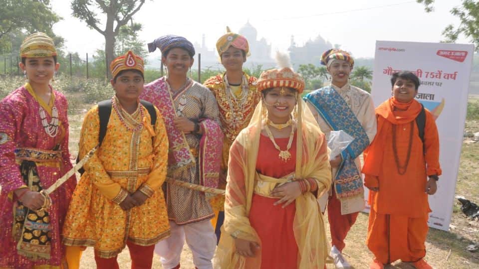 school children took oath to protect the environment on Amar Ujala foundation day