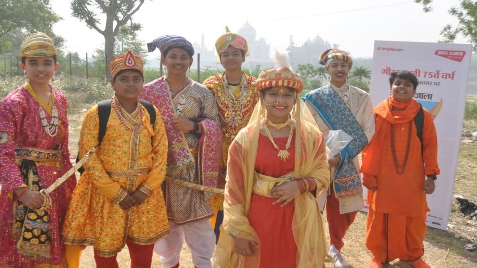school children took oath to protect the environment on Amar Ujala foundation day