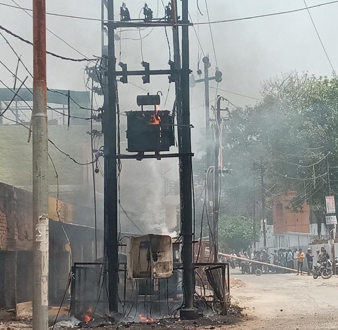 Hathras: Blast occurred due to overloading, transformer burnt in smoke