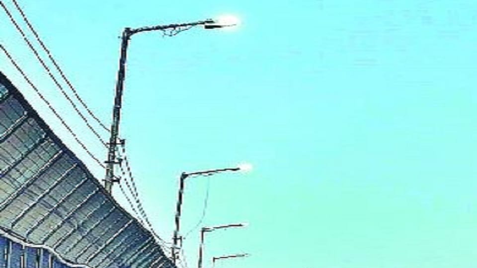 streat lights on sun light in Ambedkar bridge agra 