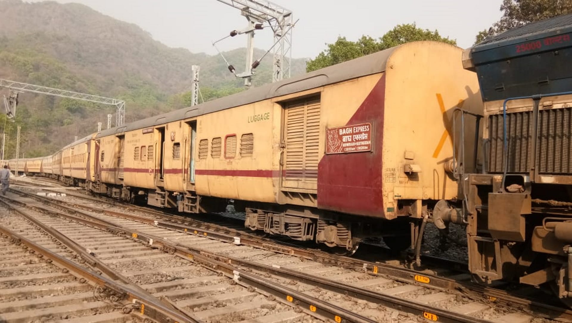 One wheel of Bagh Express derailed during shunting at Kathgodam railway station, See Photos