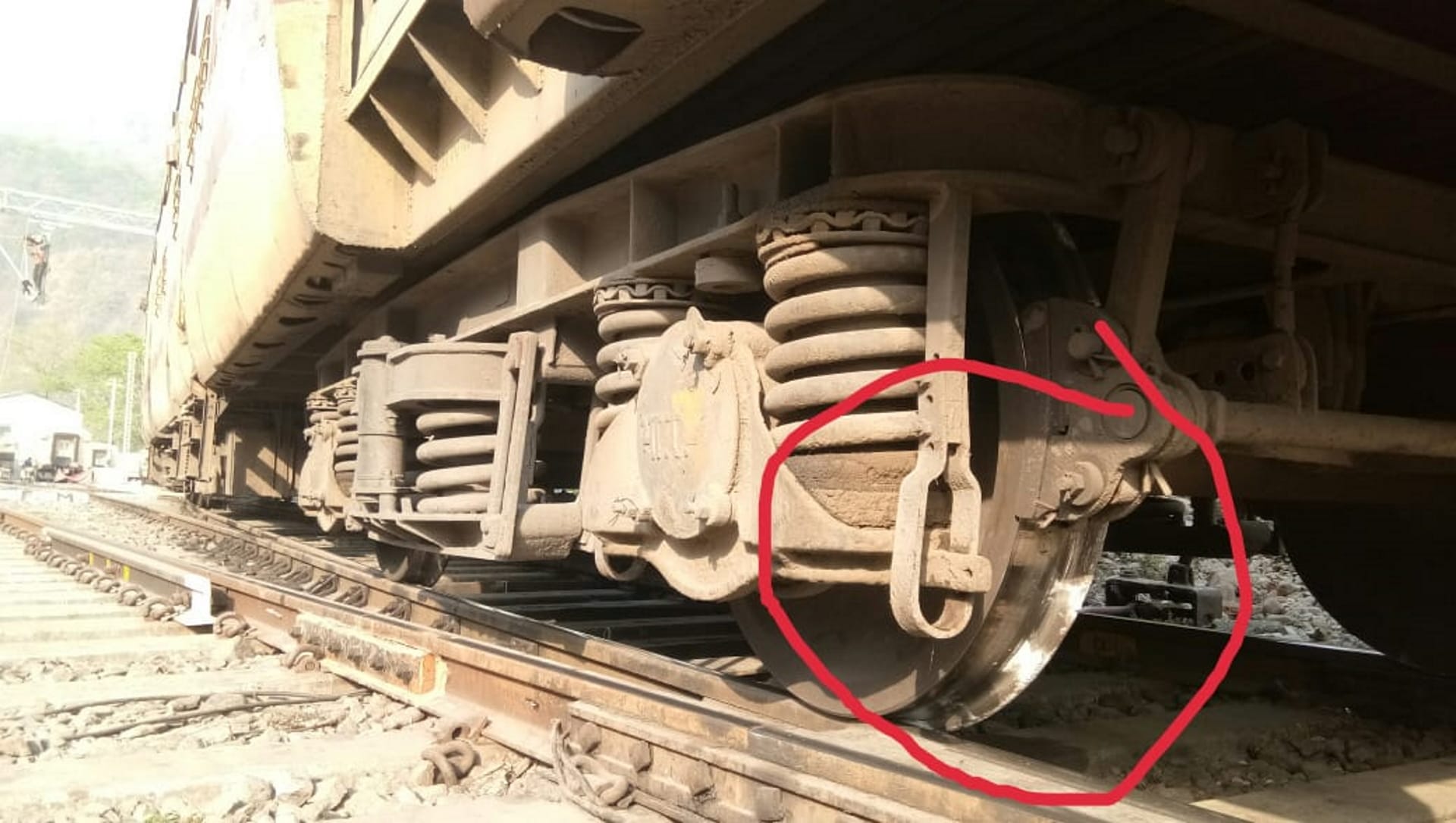 One wheel of Bagh Express derailed during shunting at Kathgodam railway station, See Photos