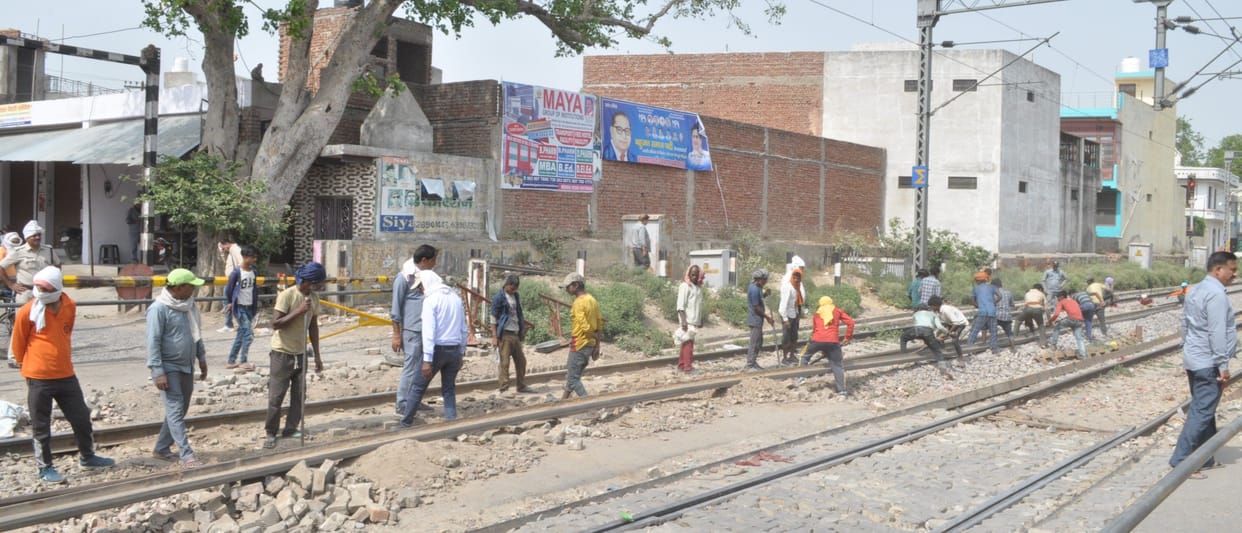 Hathras: Jammed due to repair work at railway gate