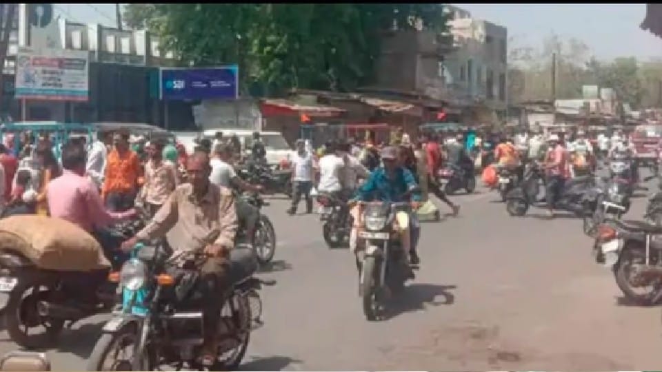 Khargone nuisance: Tomorrow curfew will be relaxed from 10 am to 4 pm, banks will also open, orders issued by Additional Collector
