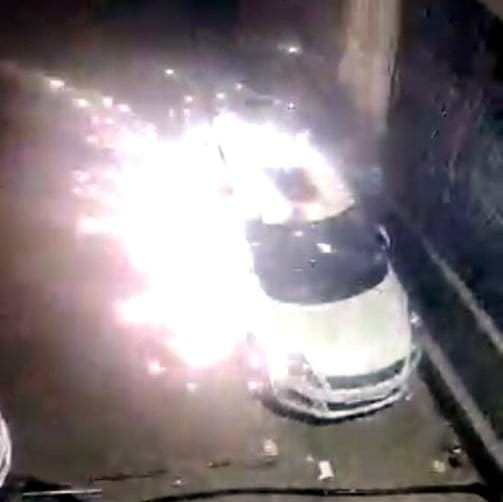 Fire in the power line due to short circuit, spark fell on the car