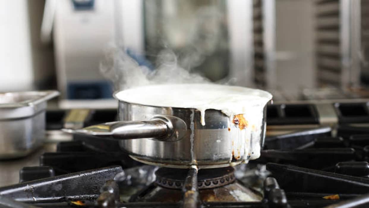 Kitchen Hacks Dishwashing Easy Ways To Clean Burnt Utensils