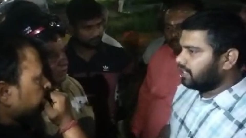 some people are taking Aadhar card, mobile number and other information from people by asking them to make Ayushman card in Chandigarh