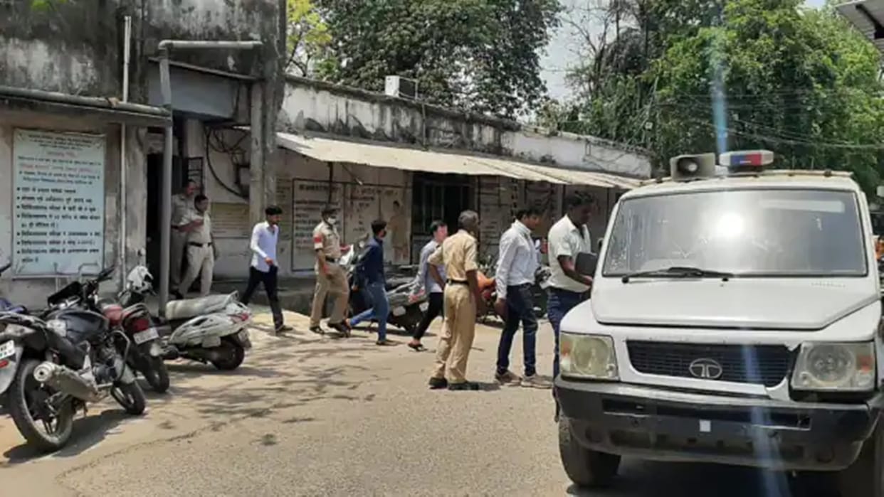 Chhattisgarh Son of Cong MLA five others held for assaulting cop in Raigarh news in hindi