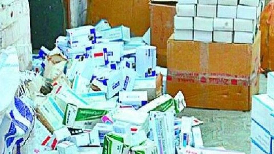 Karnataka Pharmaceutical Department team raided the drug house in Agra
