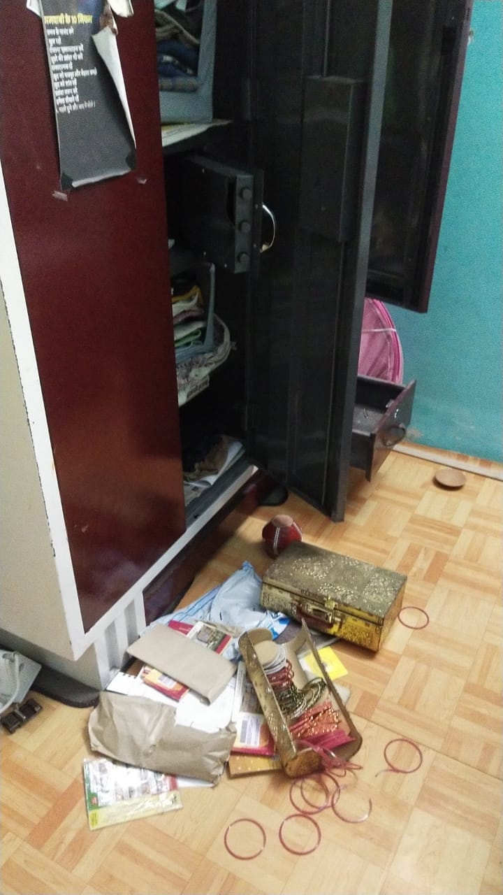 Lakhs stolen in broad daylight in district hospital premises