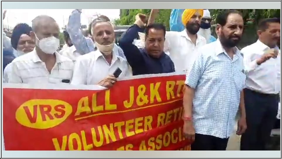 All J&K RTC Retired Employees Association protest to fulfill their demands