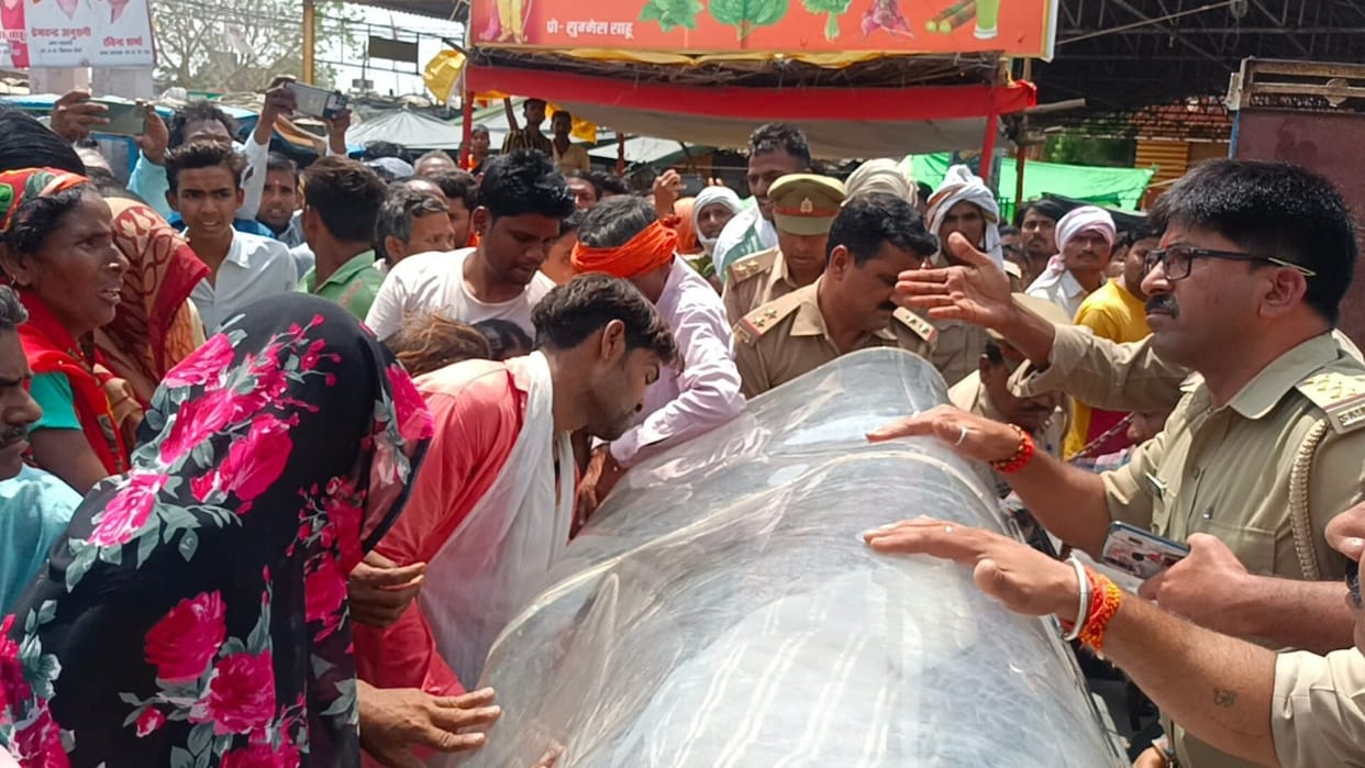 Home guard's son dies under suspicious circumstances in Hamirpur, relatives blocked the main road
