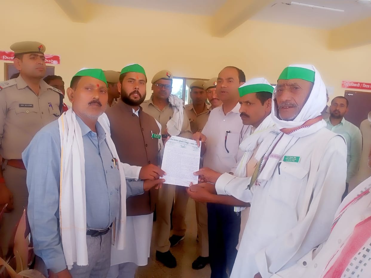 Farmers marched for the demand to build a service road