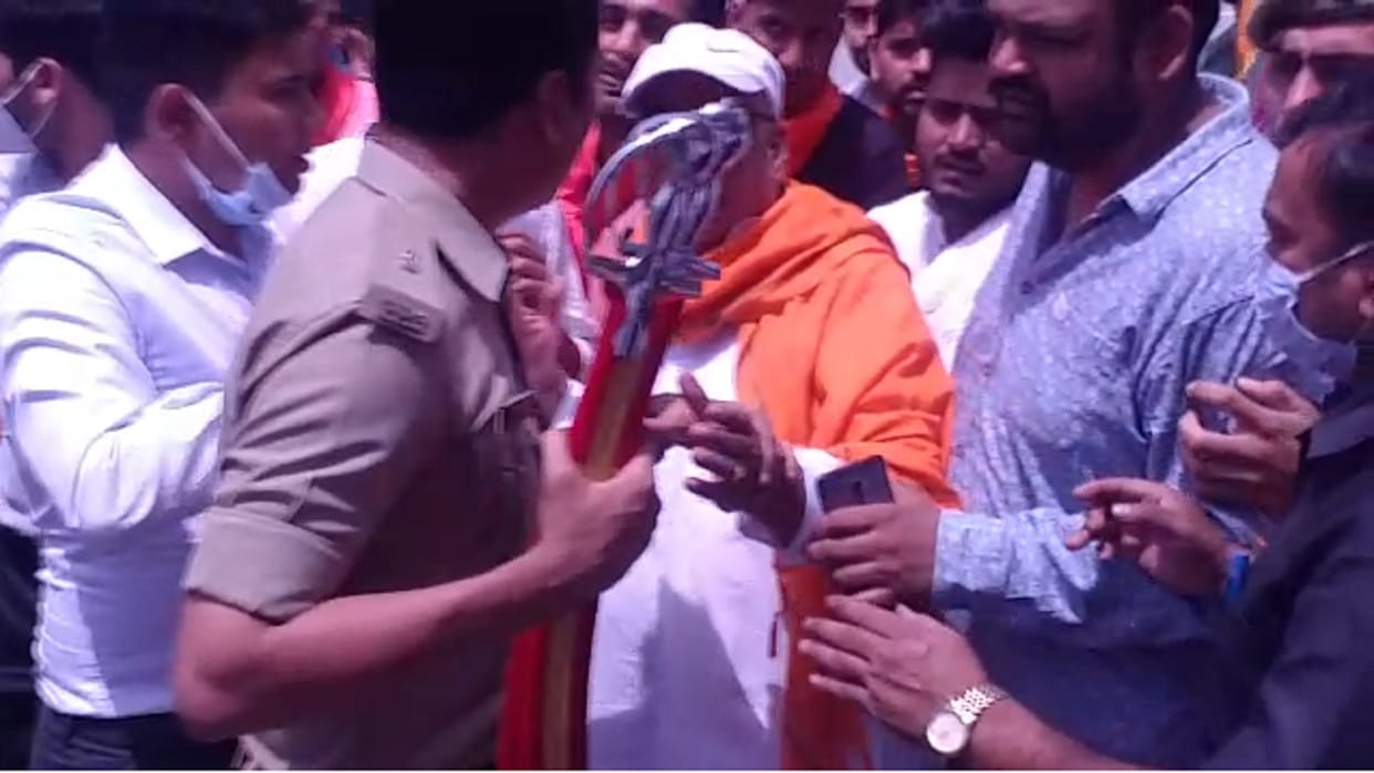 Meerut: Procession taken out on Hanuman birth anniversary, workers arrived with sword, SP countryside sent police station