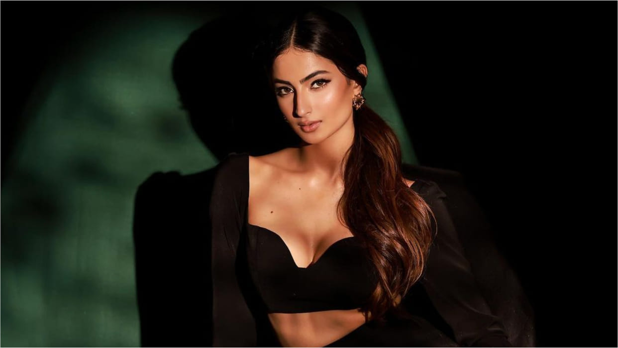 palak tiwari look bold and sizzling in black tight fitting dress