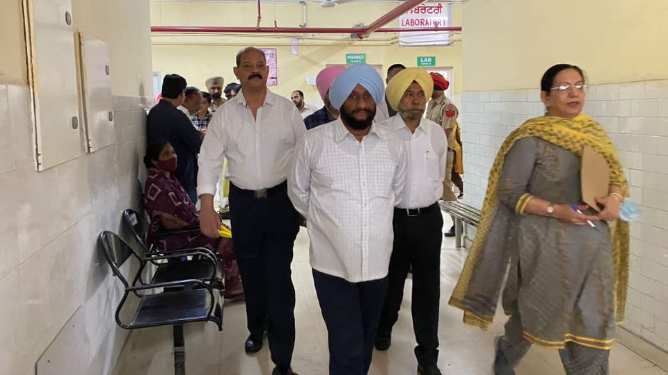 Minister brahm shankar Zimpa visits Mohali District Managerial Complex 