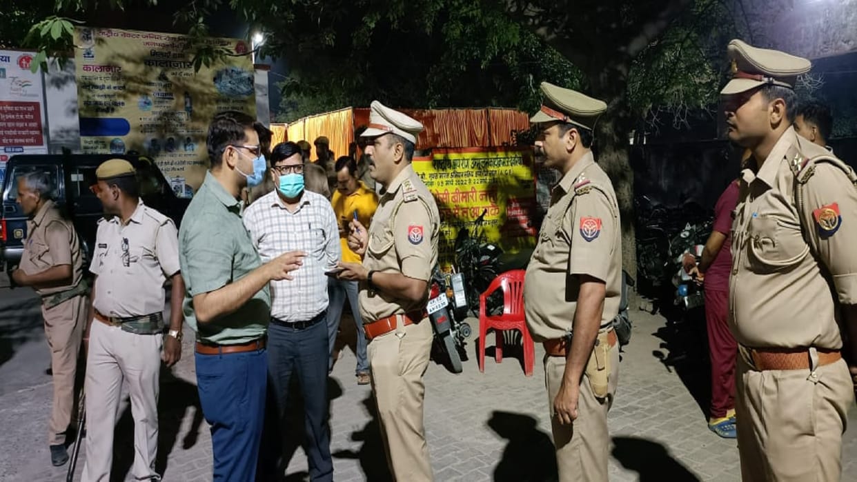 Road Accident in Deoria Six Dead Bolero and Bus Collision News in Hindi