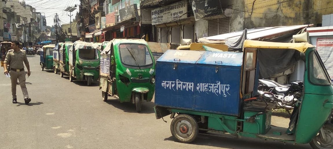 Boycott of work on putting a contract worker of Municipal Corporation in the police station