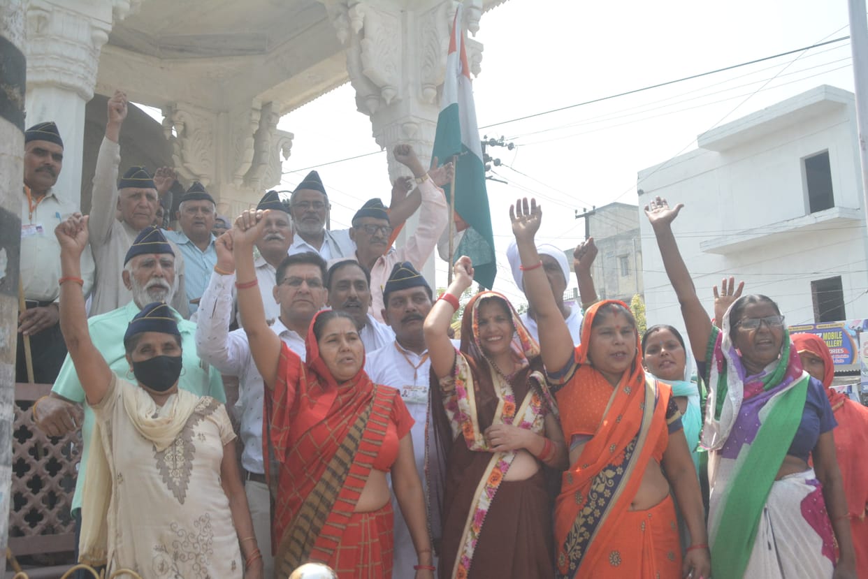 Angry ex-soldiers over changing the name of the road on the road