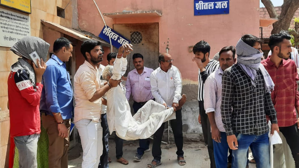 Farmer upset with usurer ate poison in front of SDM court
