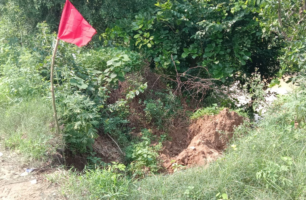 Ten feet submerged land on the side of the road, fear of accident