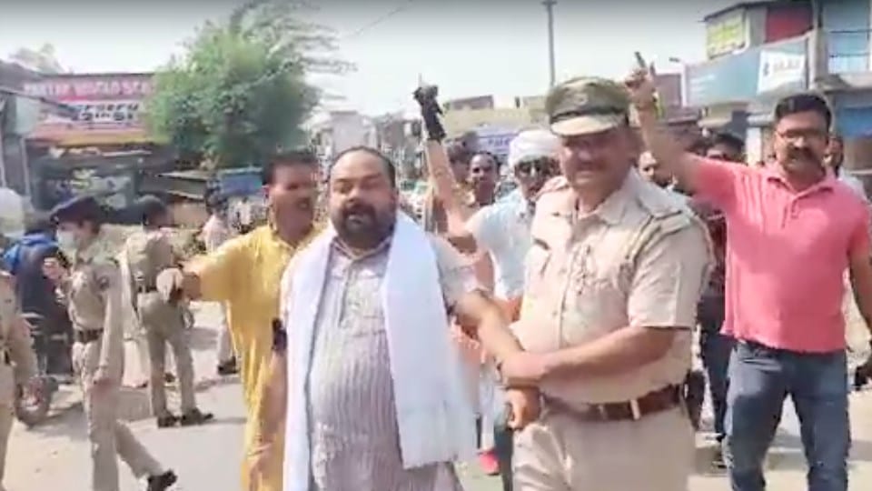 Police detained youth congress workers going to show black flags to Chief Minister