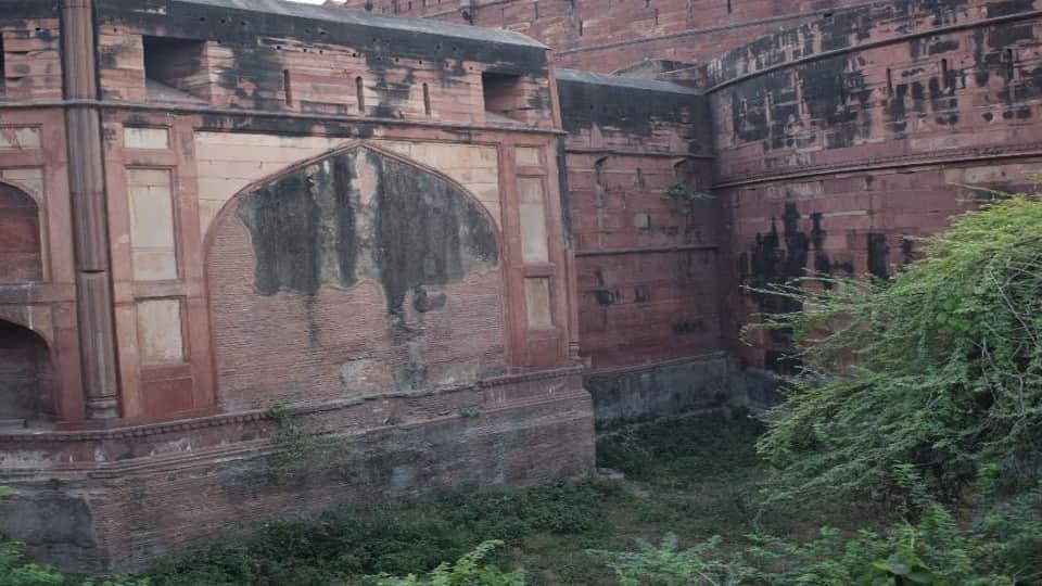 Agra Fort trench will be protected by ASI