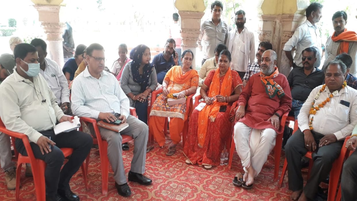 BJP MLA Mukta Raja angry with municipal workers in Aligarh sat on hunger strike