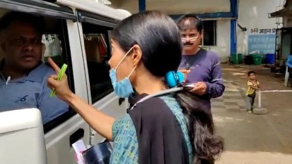 Madhya Pradesh: Such is the health services of MP, angrily the female doctor spoke to BMO - if you do not ring your twelve, then see sir...