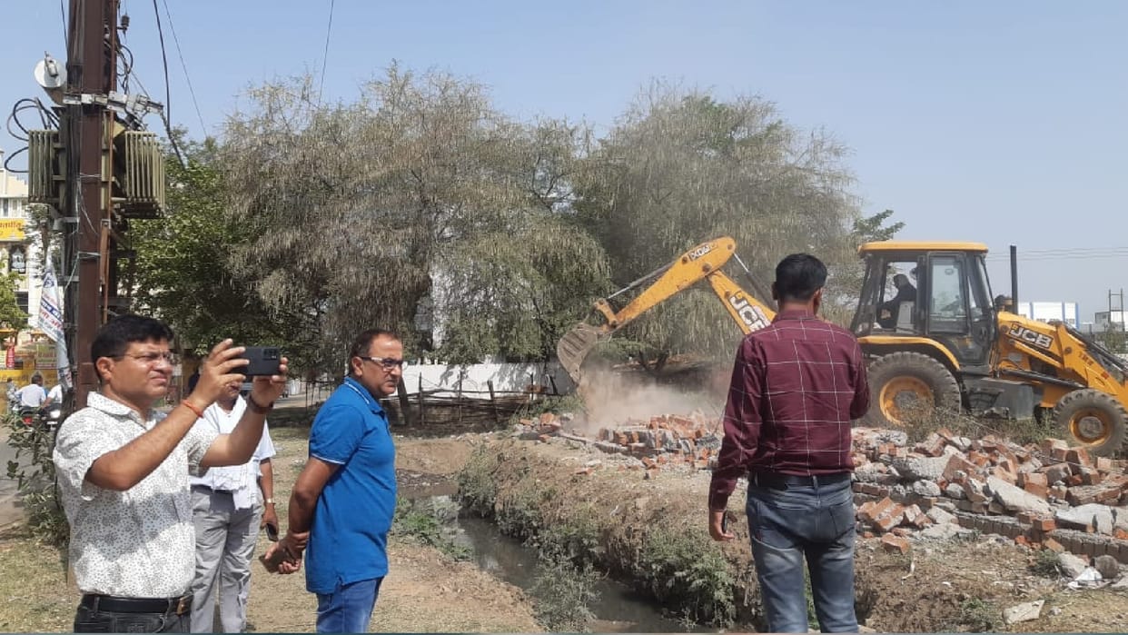 Jabalpur: Big action of administration against land mafia, encroachment free government land worth Rs 14 crore