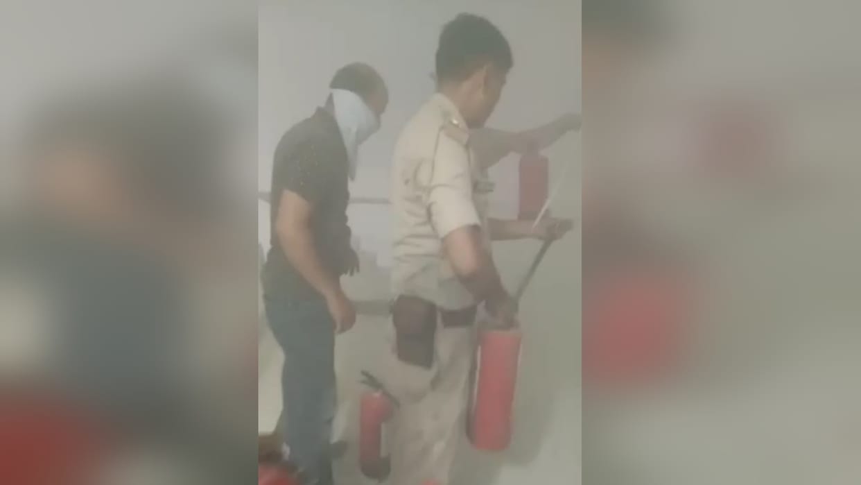 Fire broke out in Baldev Plaza due to outer burst of AC