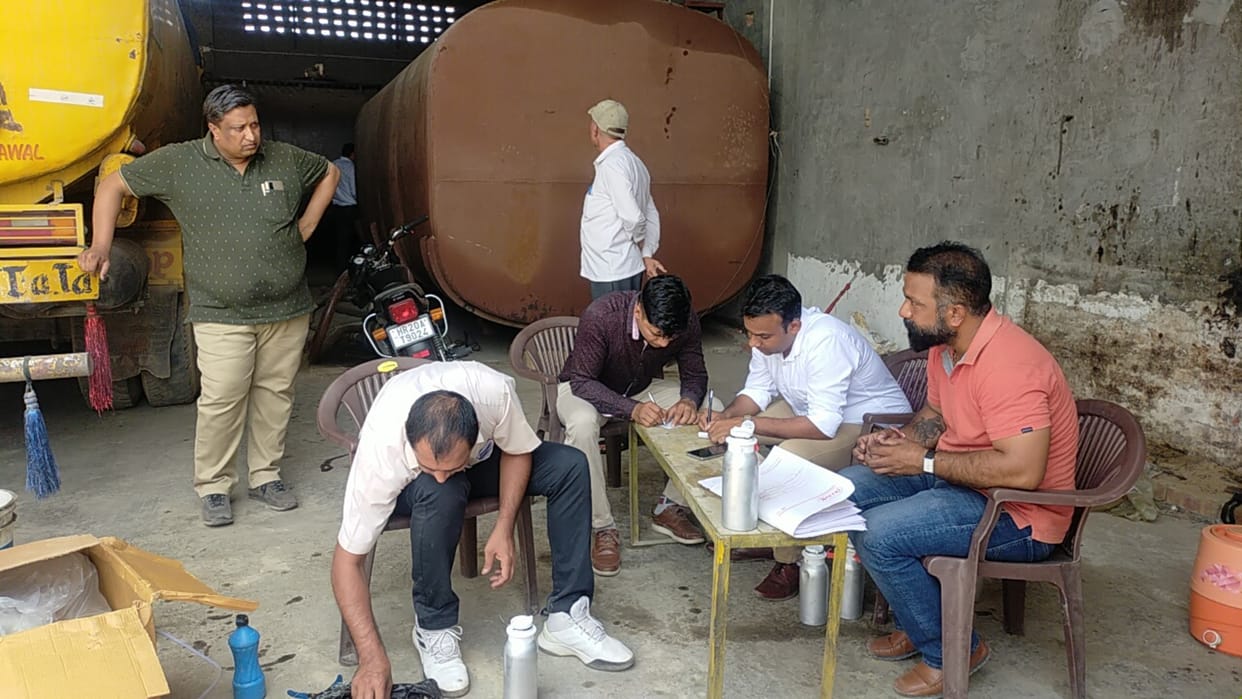 DGP Flying recovered fake diesel in village Gusaiana of Sirsa