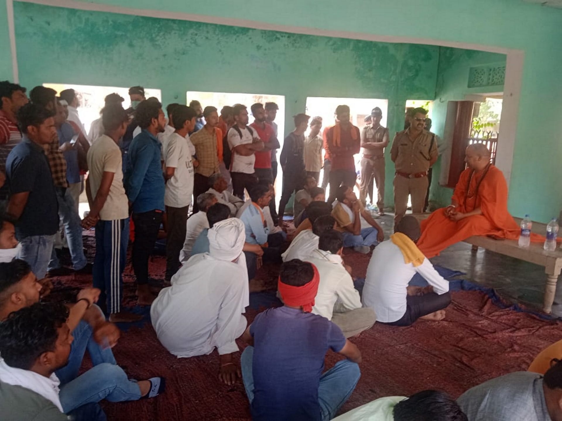 Dada Jalalpur ruckus, Swami Dinesh Anand Bharti arrived with huge crowd to recite Hanuman Chalisa, police Alert, hanuman janmotsav ruckus in roorkee, See photos