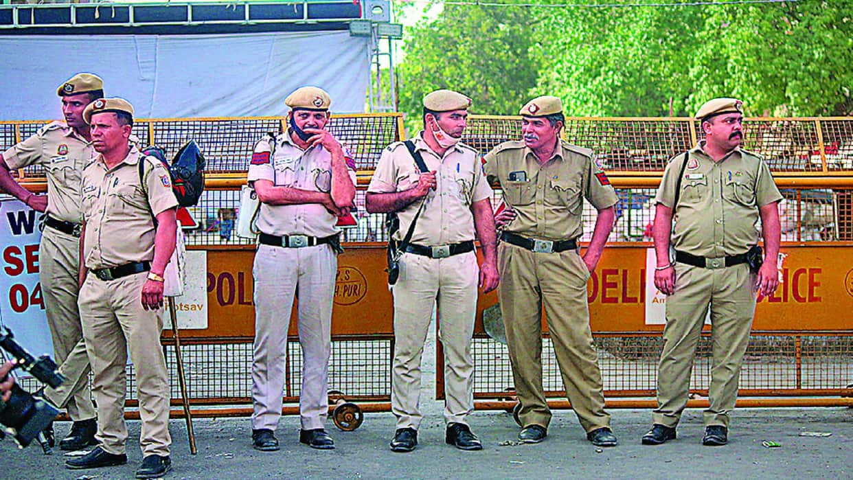 Now Delhi Police will be recognized by one color vehicles buildings and barricades will all be the same