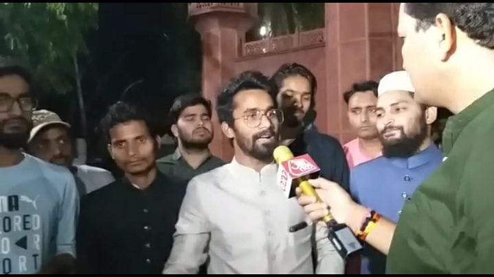 Hanuman Chalisa read in AMU