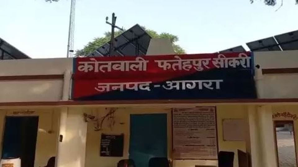 woman tries to set self on fire at police station Fatehpur Sikri agra
