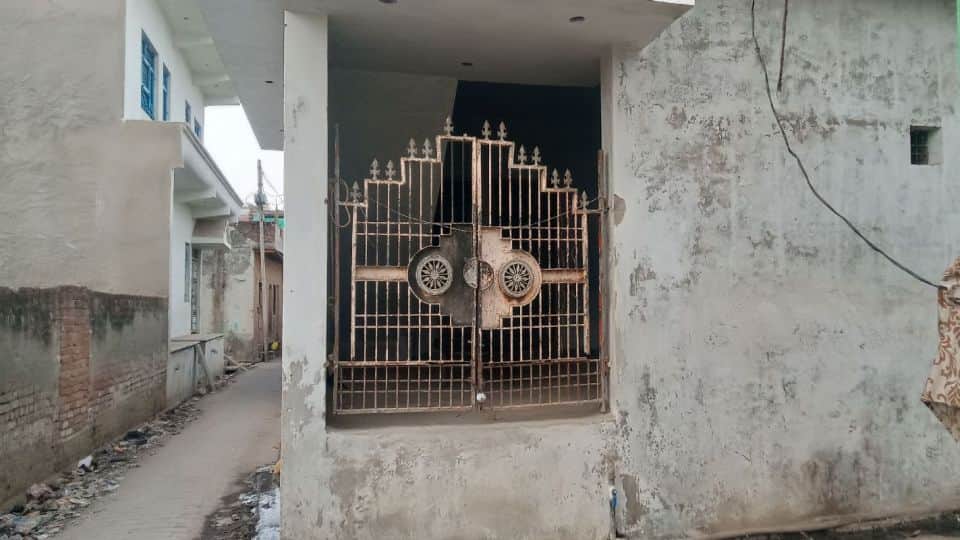 agra runkata news five families left home due to panic in agra