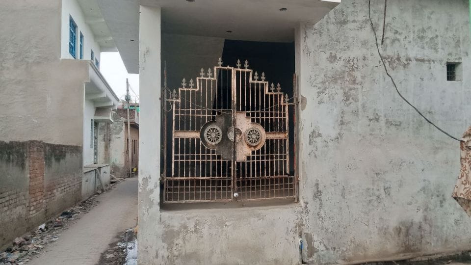 agra runkata news five families left home due to panic in agra