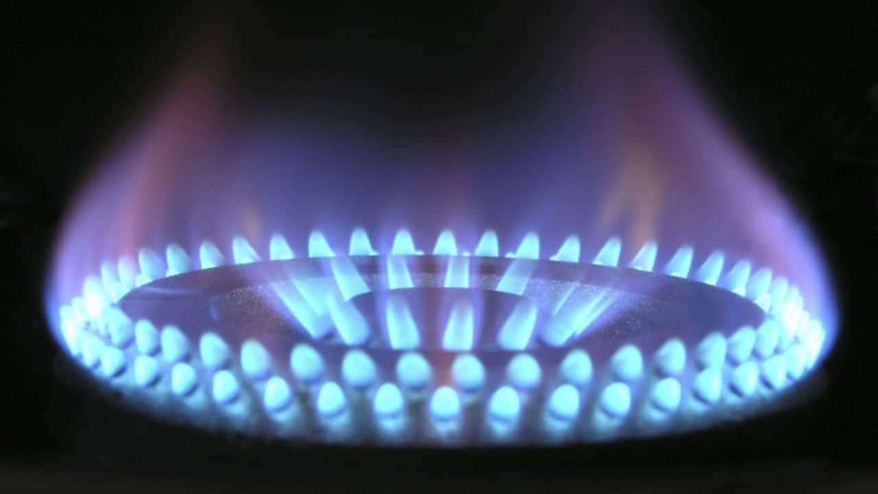 Kitchen Hacks Lighters Safety Tips Using Matchsticks For Lighting Gas Stove Is Safe in Hindi