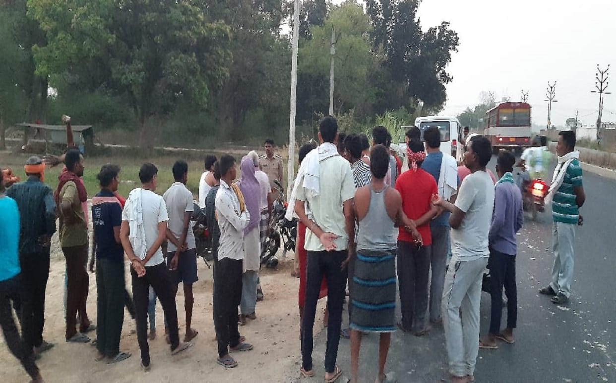 Accident on Mau Azamgarh Fourlane overspeed car rammed into bike two killed and one person injured