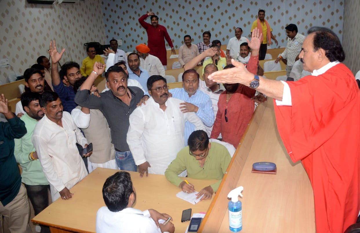 Board meeting held without officers