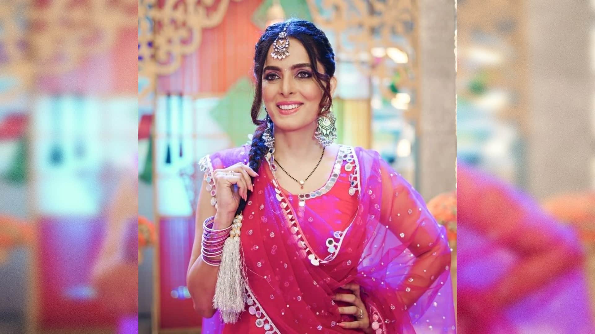 beautiful female villains of tv serials like anupama kavya aka Madalsa Sharma and kundali bhagya sherlyn aka Ruhi Chaturvedi