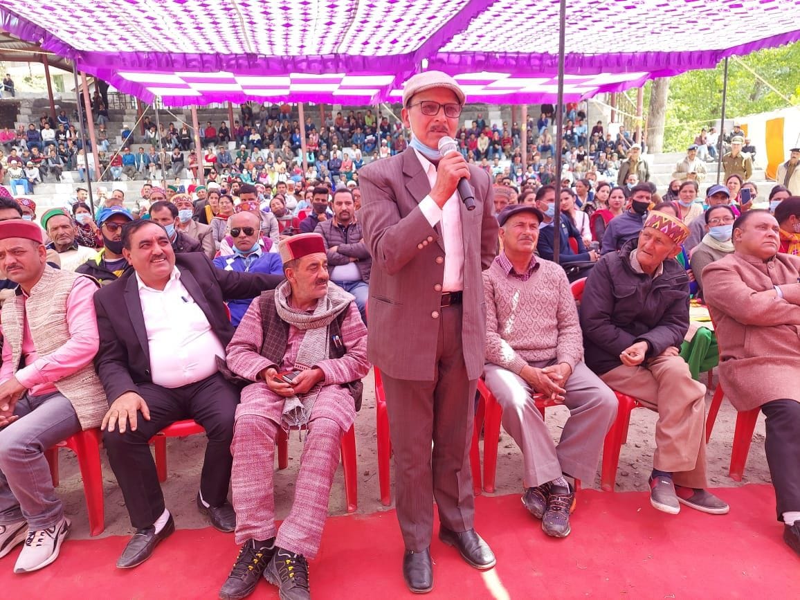 People gave suggestions in favor and against the construction of the project
