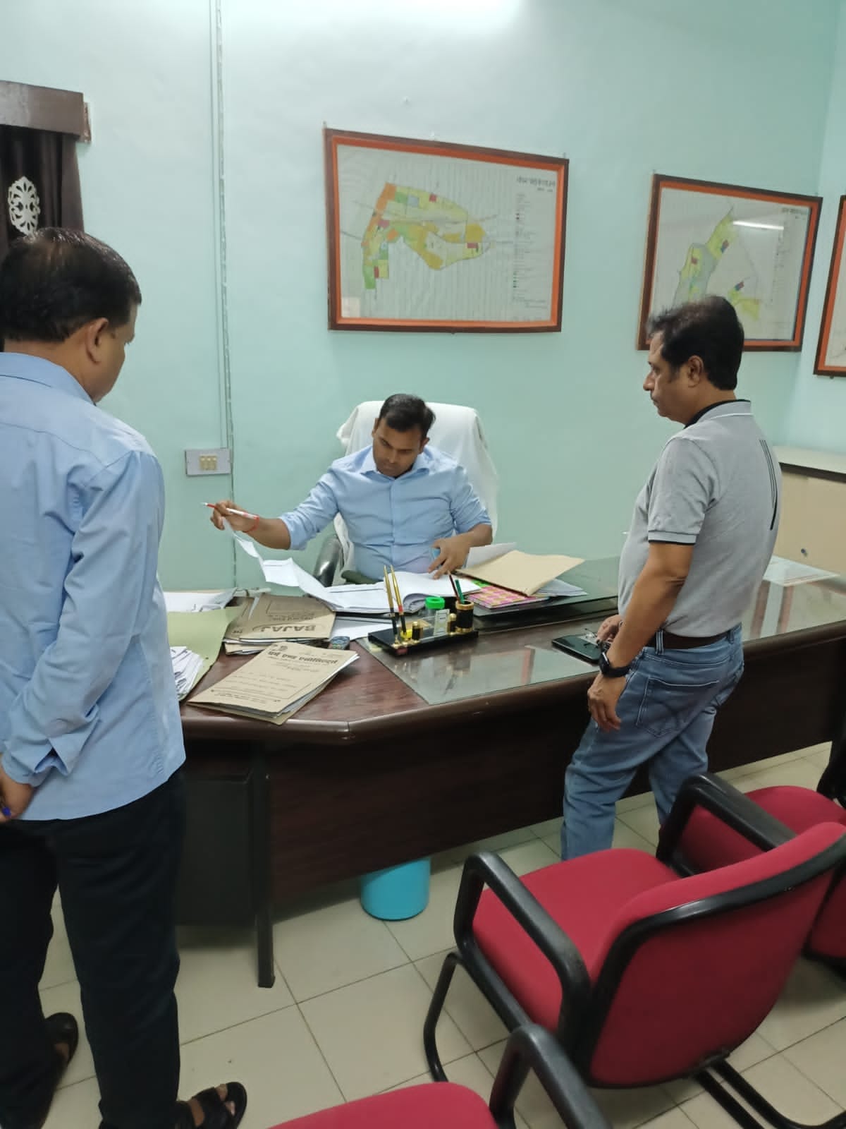 DM reached SADA office, searched documents for two hours