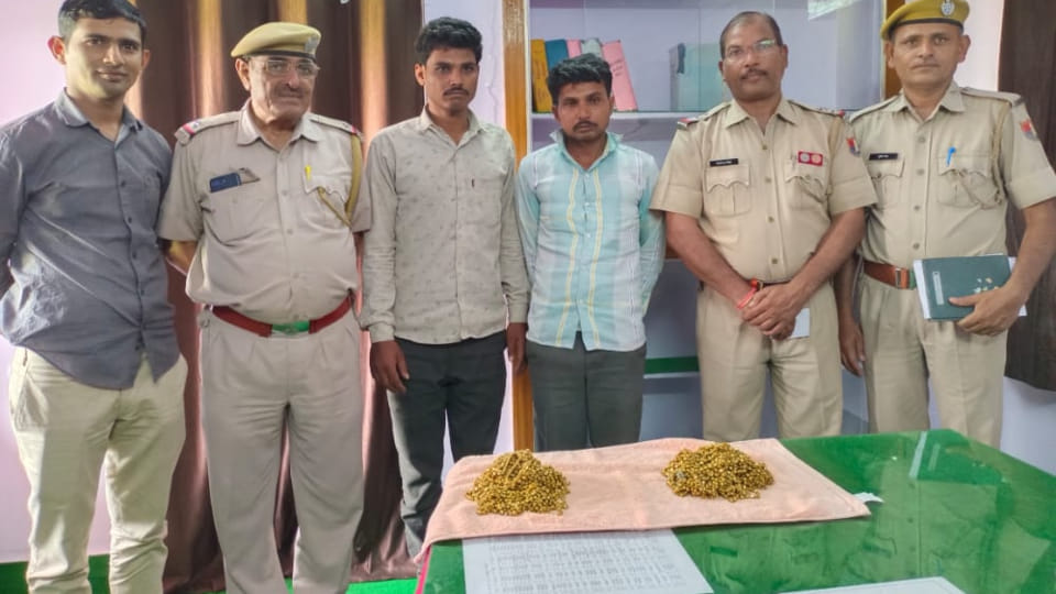Police arrested two accused selling fake gold in Barmer 