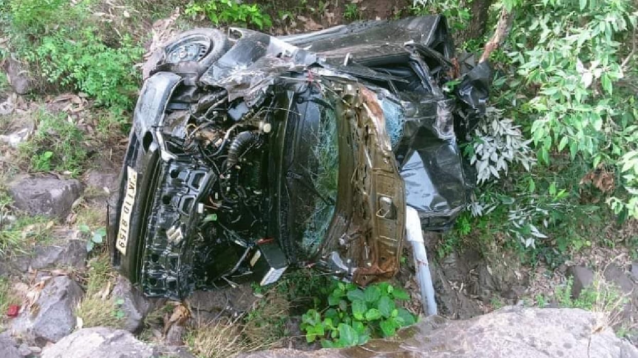 Accident in Uttarakhand Dehradun Uncontrolled utility fell into the drain